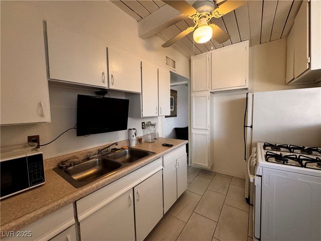 421 Harvard Street, Las Vegas, NV 89107