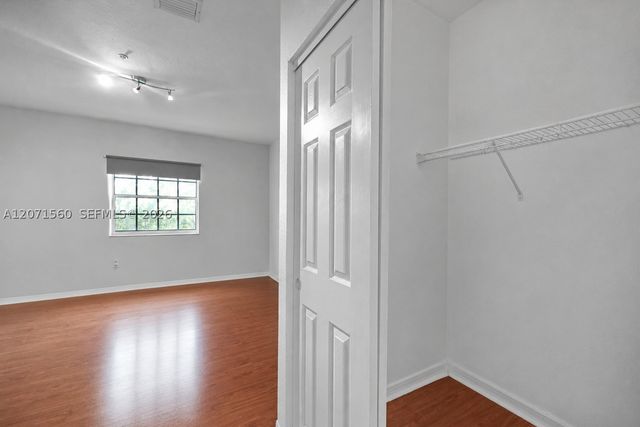 5670 NW 116th Ave 222, Doral, FL 33178