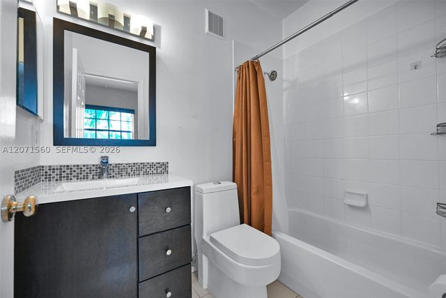 5670 NW 116th Ave 222, Doral, FL 33178