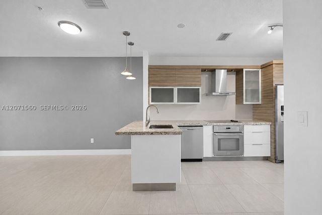 5670 NW 116th Ave 222, Doral, FL 33178