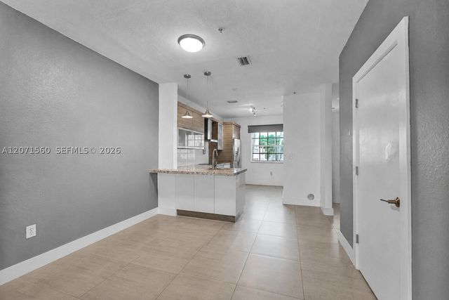 5670 NW 116th Ave 222, Doral, FL 33178