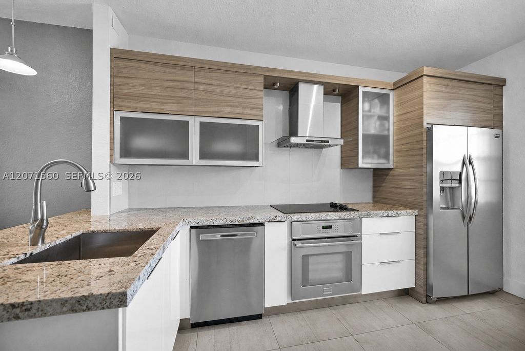 5670 NW 116th Ave 222, Doral, FL 33178
