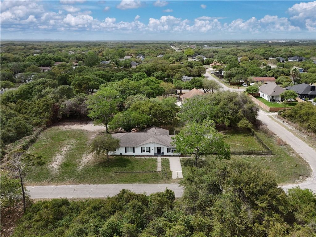 912 S 7th St, Aransas Pass, TX 78336 — photo 2