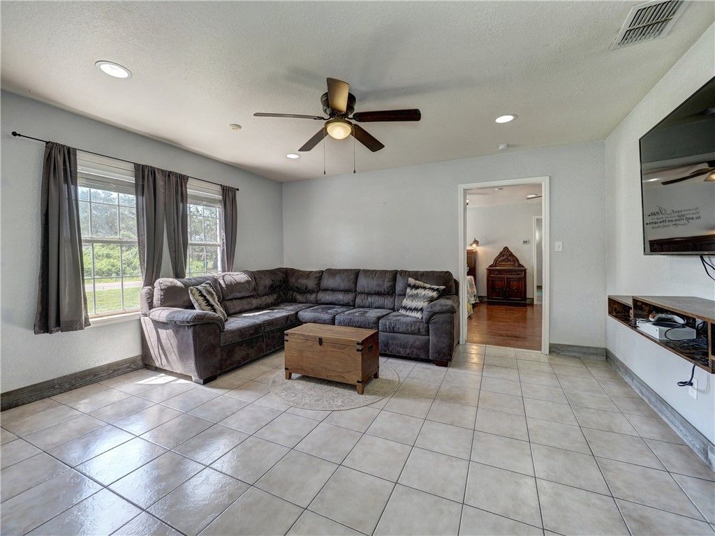 912 S 7th St, Aransas Pass, TX 78336 — photo 3