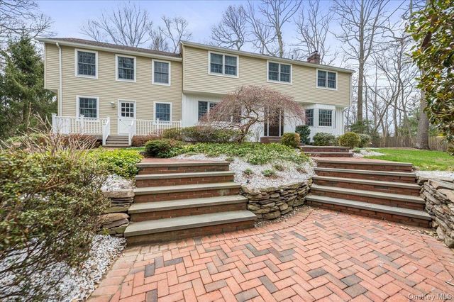 4 Springwood Path, Syosset, NY 11791