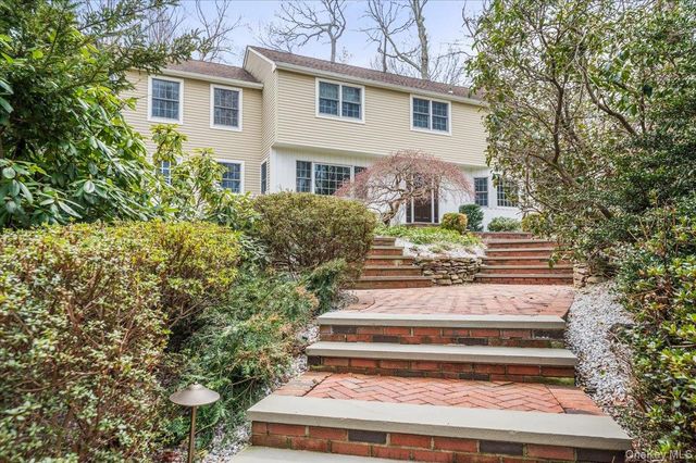 4 Springwood Path, Syosset, NY 11791