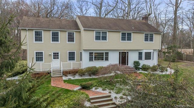 4 Springwood Path, Syosset, NY 11791