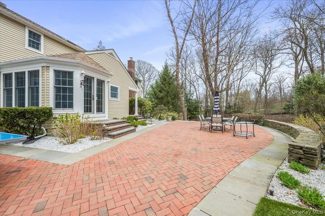 4 Springwood Path, Syosset, NY 11791
