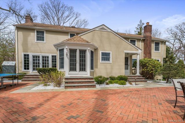 4 Springwood Path, Syosset, NY 11791