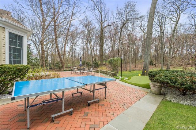 4 Springwood Path, Syosset, NY 11791