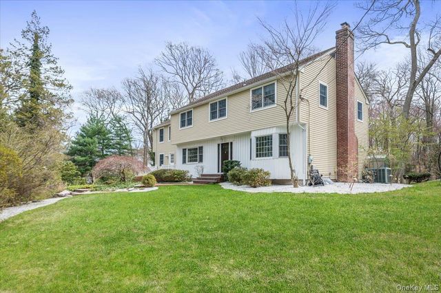 4 Springwood Path, Syosset, NY 11791
