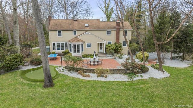 4 Springwood Path, Syosset, NY 11791