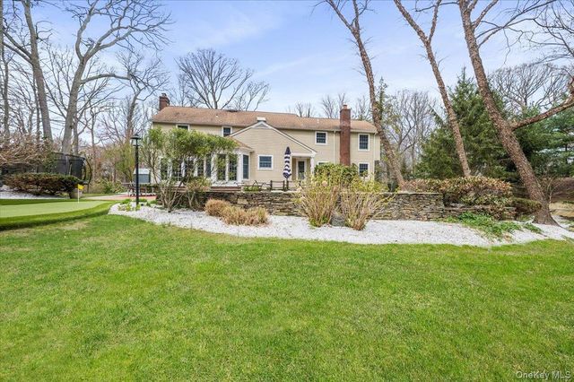4 Springwood Path, Syosset, NY 11791