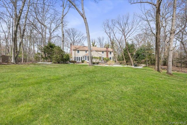 4 Springwood Path, Syosset, NY 11791