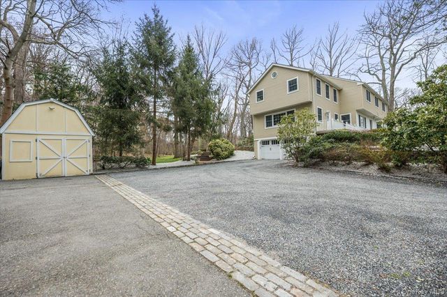4 Springwood Path, Syosset, NY 11791