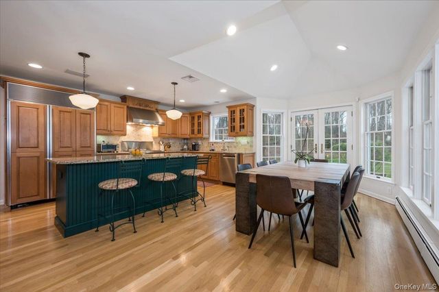 4 Springwood Path, Syosset, NY 11791
