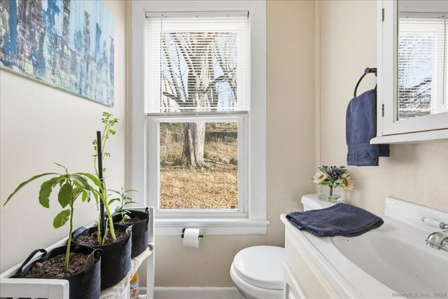 33 Division Street, Norwich, CT 06360