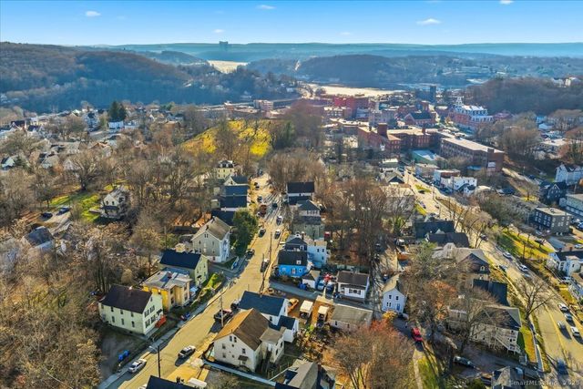 33 Division Street, Norwich, CT 06360