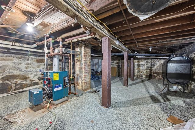 33 Division Street, Norwich, CT 06360