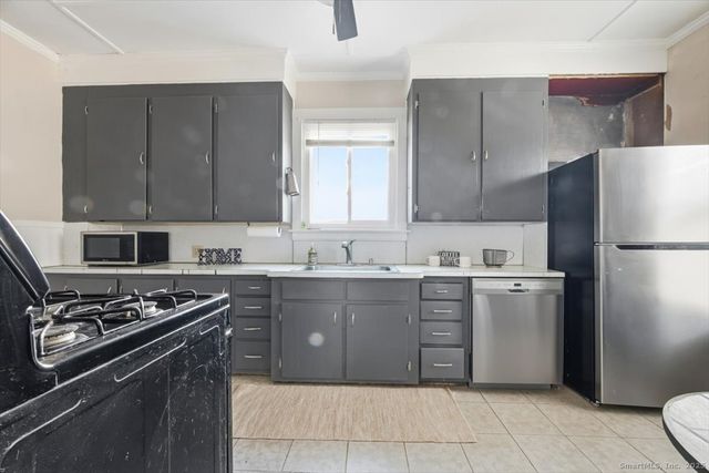 33 Division Street, Norwich, CT 06360