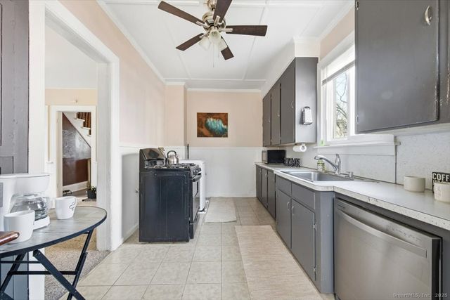 33 Division Street, Norwich, CT 06360