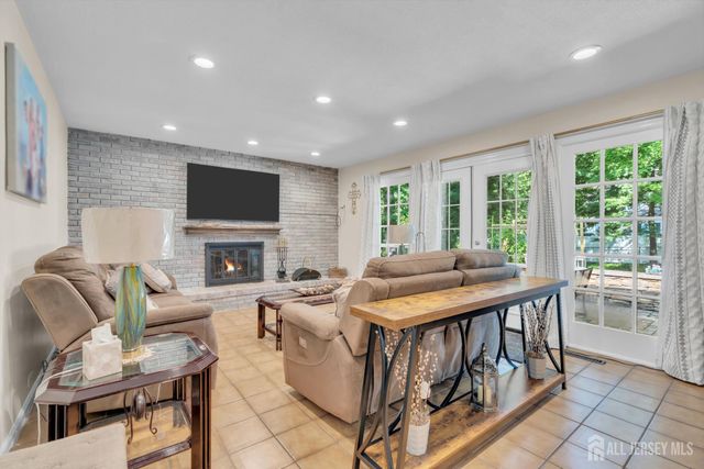 6 Mount Court, East Brunswick, NJ 08816