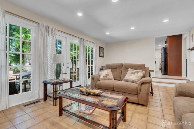 6 Mount Court, East Brunswick, NJ 08816