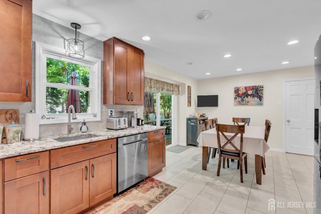 6 Mount Court, East Brunswick, NJ 08816