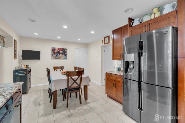 6 Mount Court, East Brunswick, NJ 08816