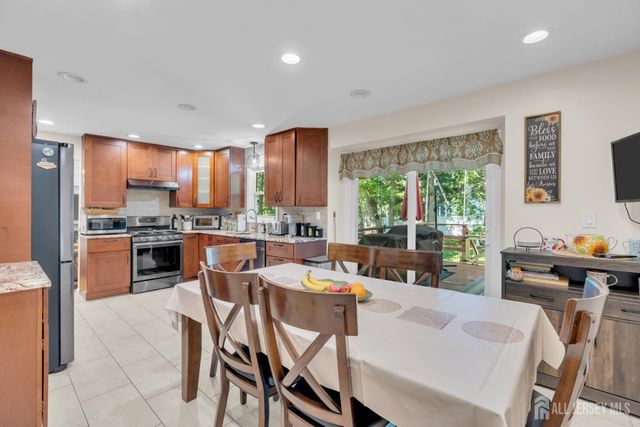 6 Mount Court, East Brunswick, NJ 08816