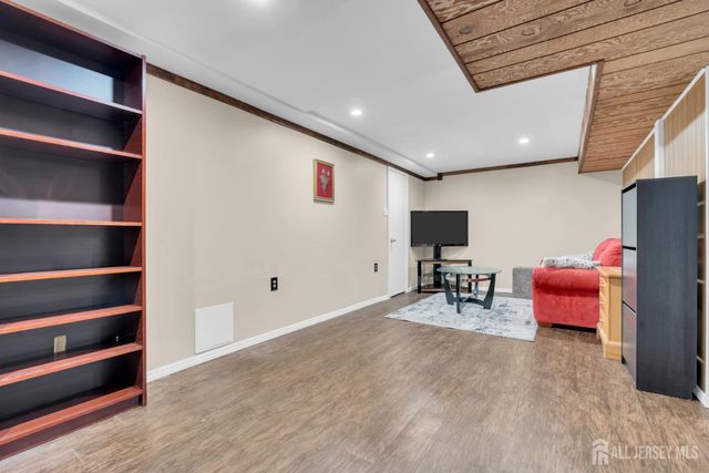 6 Mount Court, East Brunswick, NJ 08816