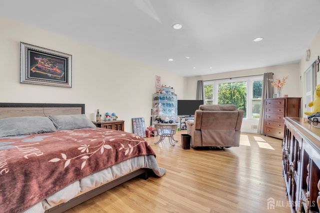 6 Mount Court, East Brunswick, NJ 08816