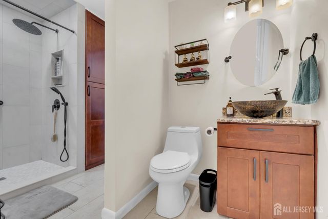 6 Mount Court, East Brunswick, NJ 08816
