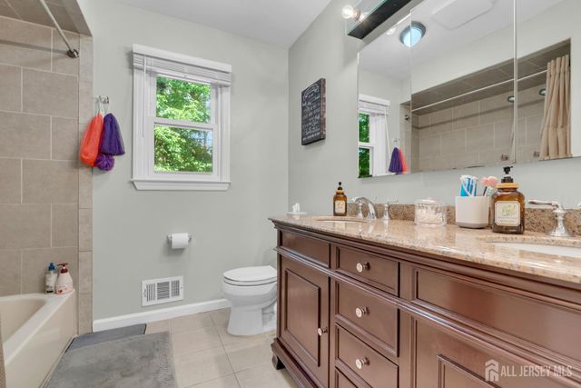6 Mount Court, East Brunswick, NJ 08816