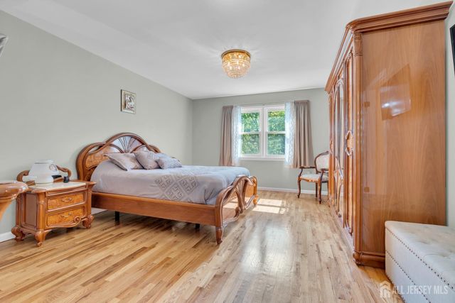 6 Mount Court, East Brunswick, NJ 08816