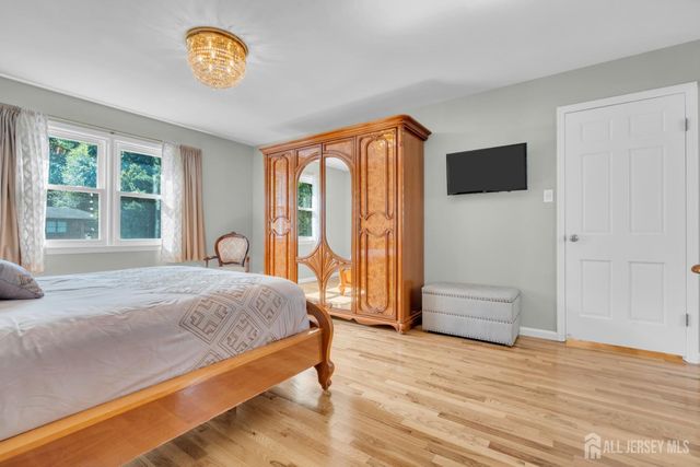 6 Mount Court, East Brunswick, NJ 08816