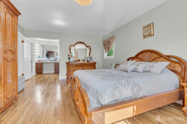 6 Mount Court, East Brunswick, NJ 08816