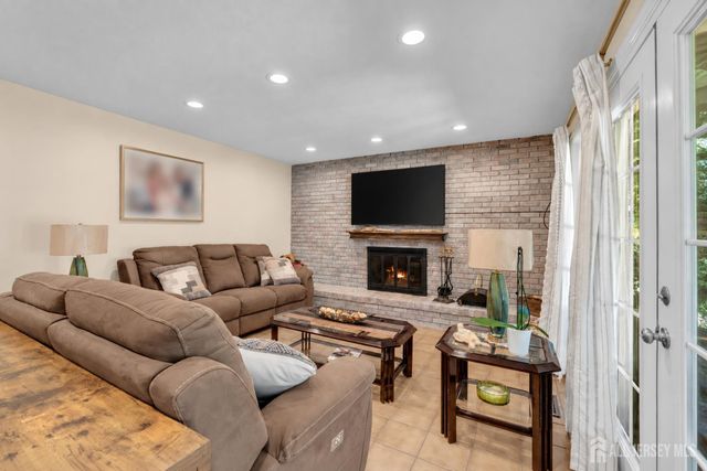 6 Mount Court, East Brunswick, NJ 08816