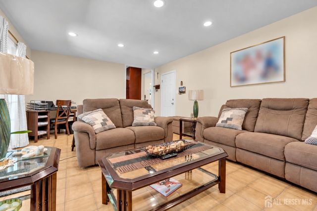 6 Mount Court, East Brunswick, NJ 08816