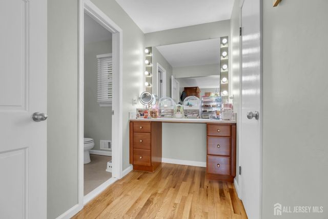 6 Mount Court, East Brunswick, NJ 08816