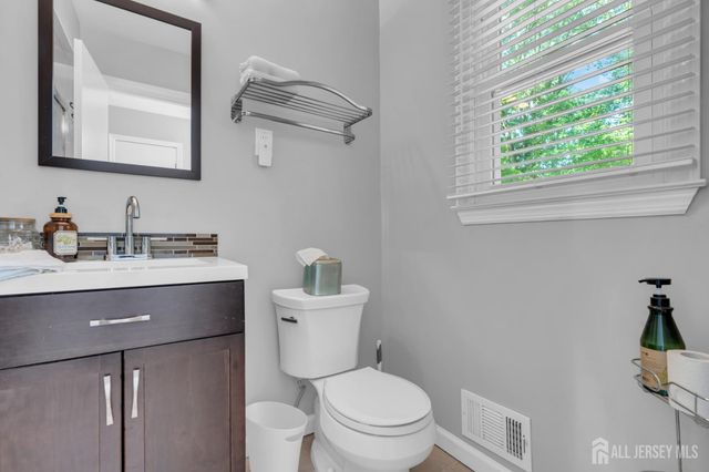 6 Mount Court, East Brunswick, NJ 08816