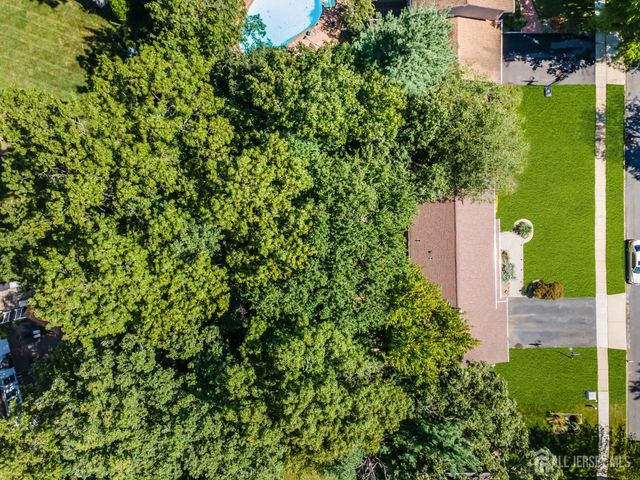 6 Mount Court, East Brunswick, NJ 08816