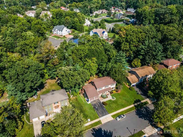 6 Mount Court, East Brunswick, NJ 08816