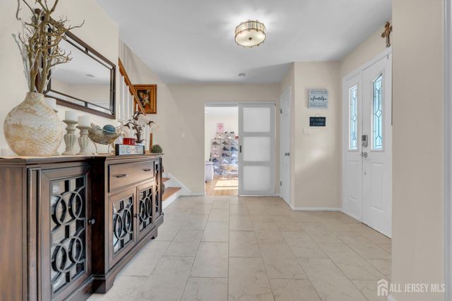6 Mount Court, East Brunswick, NJ 08816