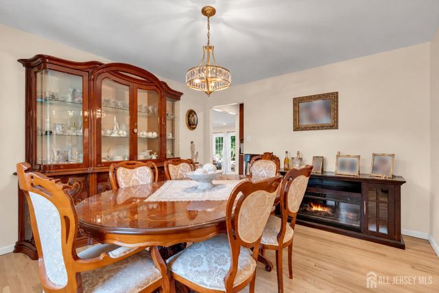 6 Mount Court, East Brunswick, NJ 08816