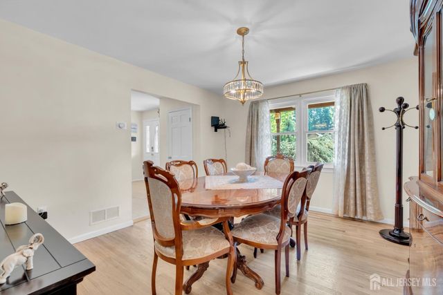 6 Mount Court, East Brunswick, NJ 08816