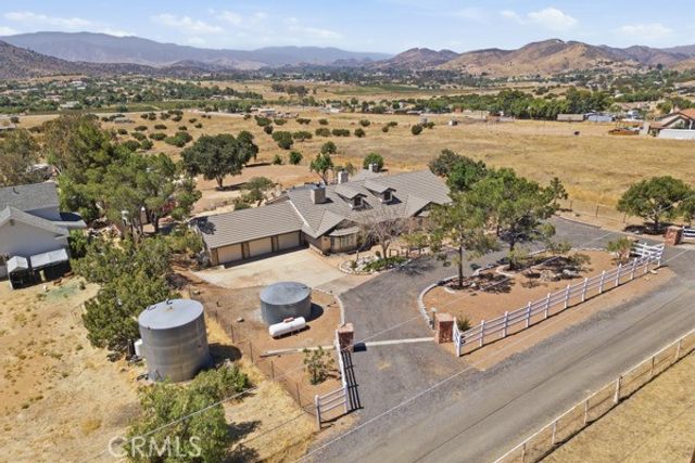 9722 Hierba, Agua Dulce, CA 91390