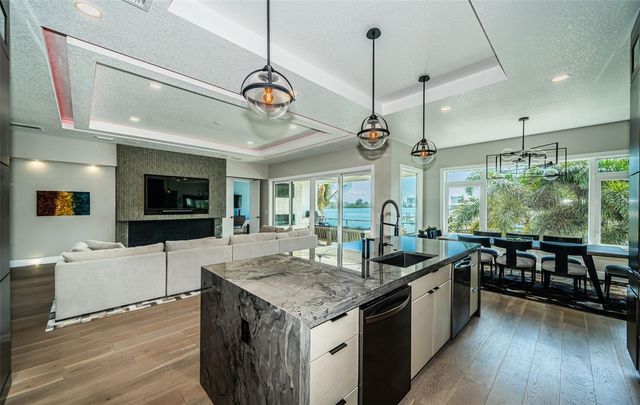 7822 CAUSEWAY BOULEVARD S, St Petersburg, FL 33707