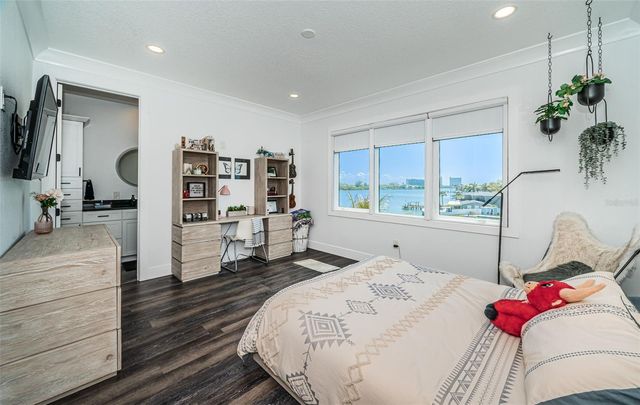 7822 CAUSEWAY BOULEVARD S, St Petersburg, FL 33707