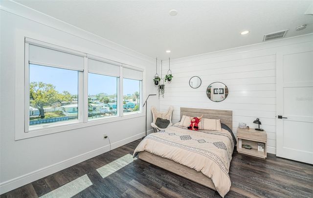 7822 CAUSEWAY BOULEVARD S, St Petersburg, FL 33707